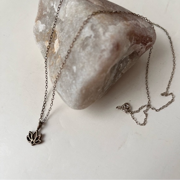 Jewelry - 🌺🌺 Last chance—donating Thursday. Lotus Flower Necklace